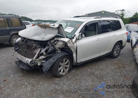 2011 Toyota Highlander Base V6 z USA, uszkodzony, nr VIN 5TDBK3EH8BS050146